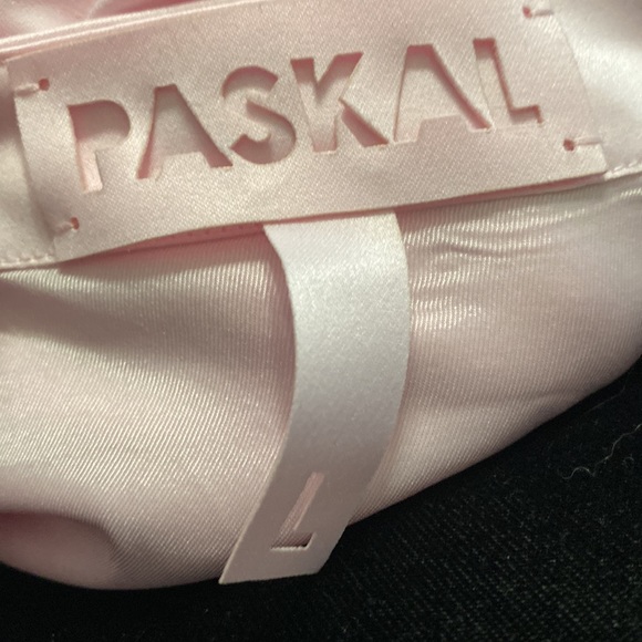 Beautiful pics off the shoulder top - Picture 3 of 3